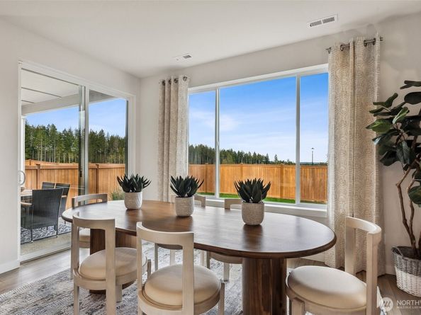 3952 McCormick Village Drive, Bremerton WA 98312