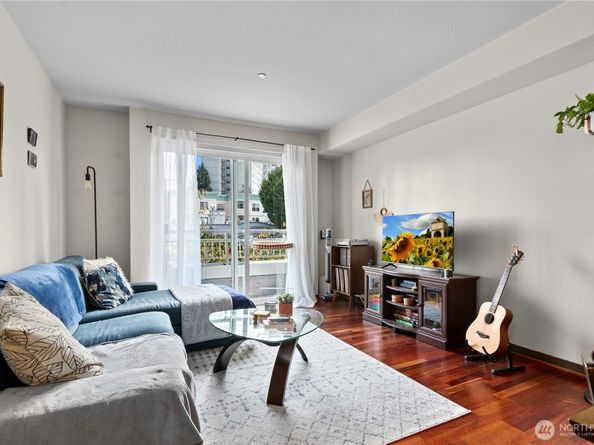 413 NE 70th Street 204, Seattle WA 98115