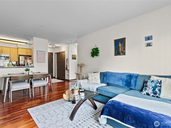 413 NE 70th Street 204, Seattle WA 98115