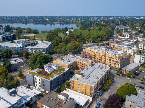 413 NE 70th Street 204, Seattle WA 98115