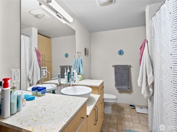 413 NE 70th Street 204, Seattle WA 98115