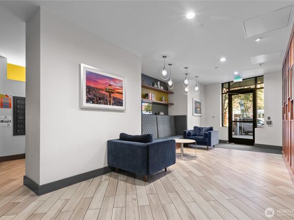 413 NE 70th Street 204, Seattle WA 98115