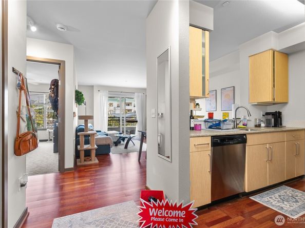 413 NE 70th Street 204, Seattle WA 98115