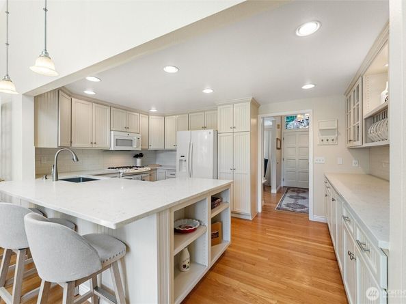 23122 35th Avenue SE, Bothell WA 98021
