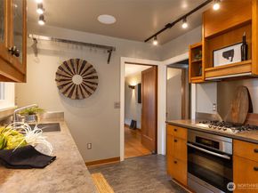 7 Newell Street, Seattle WA 98109