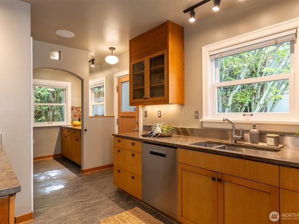 7 Newell Street, Seattle WA 98109