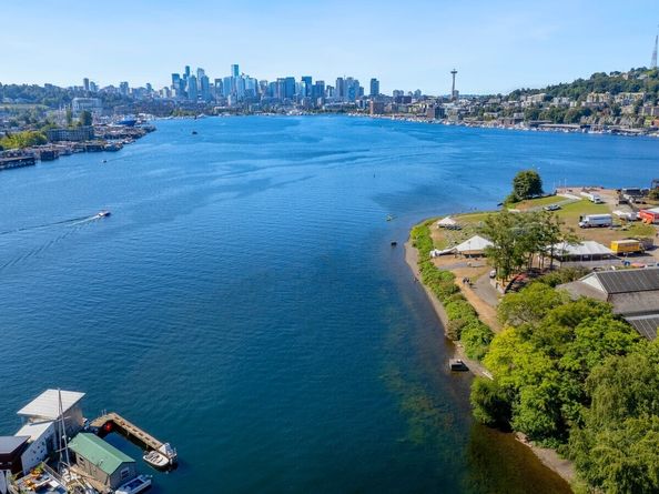 2143 N Northlake Way 15, Seattle WA 98103