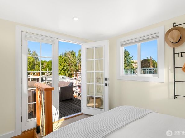 2143 N Northlake Way 15, Seattle WA 98103