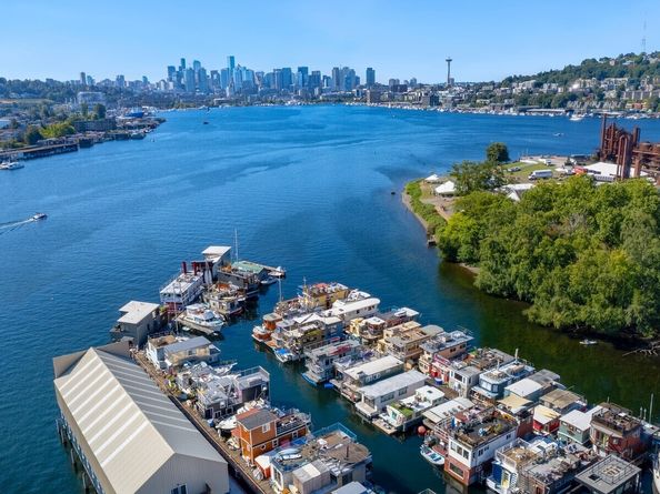 2143 N Northlake Way 15, Seattle WA 98103