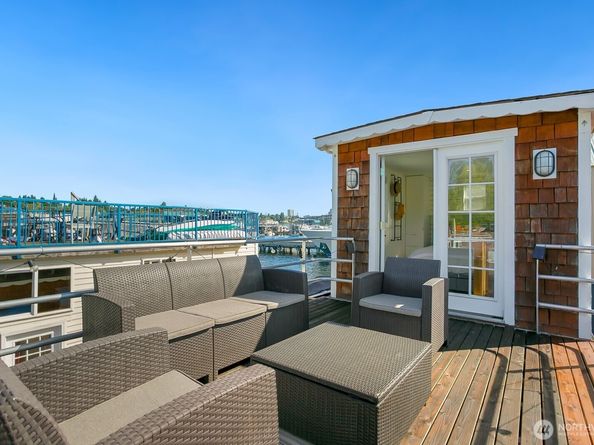 2143 N Northlake Way 15, Seattle WA 98103