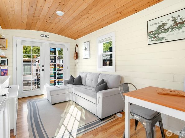 2143 N Northlake Way 15, Seattle WA 98103