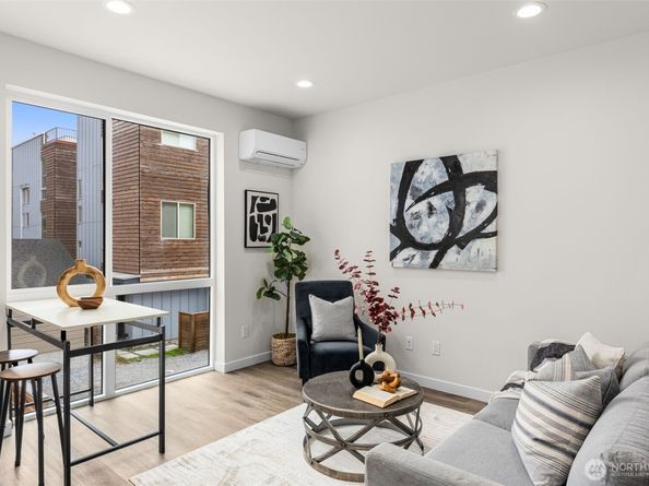 1124 B 13th Avenue, Seattle WA 98122