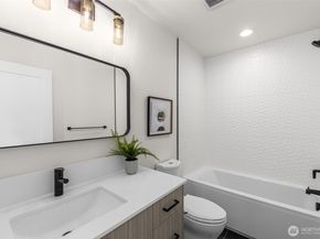 1124 B 13th Avenue, Seattle WA 98122