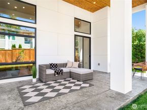 5539 116th Avenue NE, Kirkland WA 98033