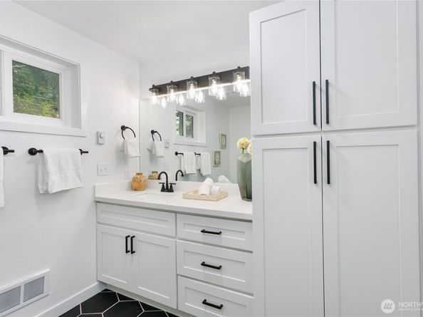 27405 Lofall Court NW, Poulsbo WA 98370