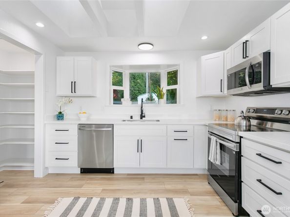 27405 Lofall Court NW, Poulsbo WA 98370