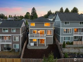 19042 123rd Avenue SE, Renton WA 98058