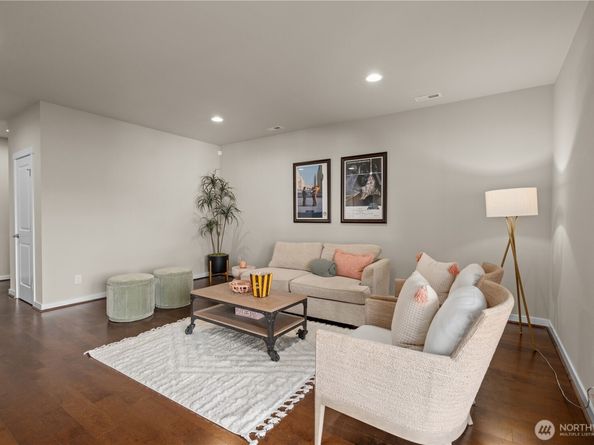 19042 123rd Avenue SE, Renton WA 98058