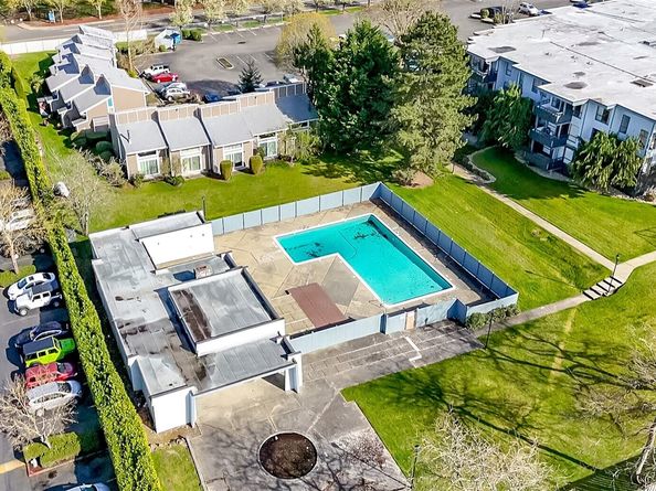 25406 106th Avenue SE E2, Kent WA 98030