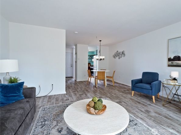 25406 106th Avenue SE E2, Kent WA 98030