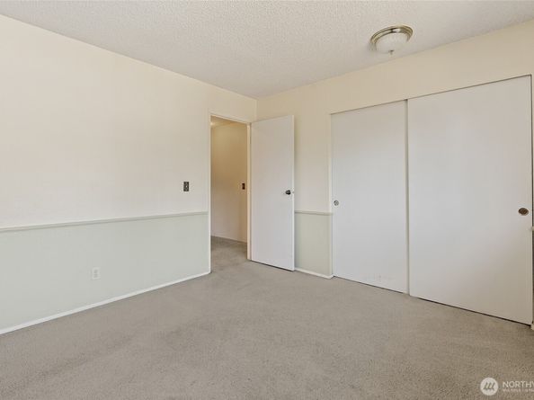9922 NE 144th Lane 502, Kirkland WA 98034