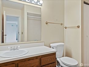 9922 NE 144th Lane 502, Kirkland WA 98034
