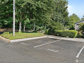 9922 NE 144th Lane 502, Kirkland WA 98034