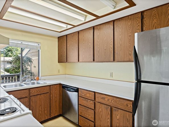 9922 NE 144th Lane 502, Kirkland WA 98034