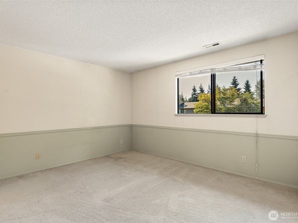 9922 NE 144th Lane 502, Kirkland WA 98034