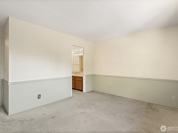 9922 NE 144th Lane 502, Kirkland WA 98034
