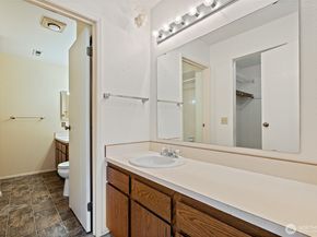 9922 NE 144th Lane 502, Kirkland WA 98034