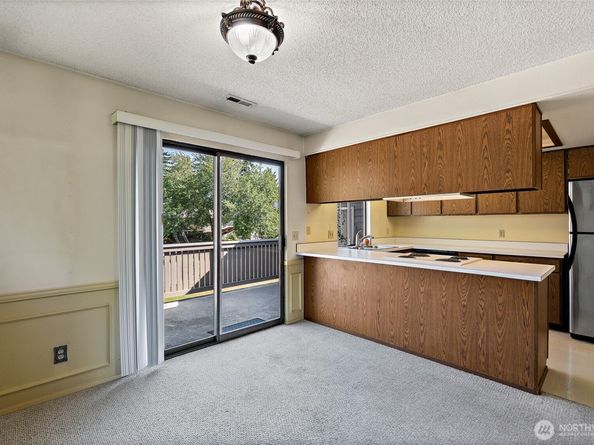 9922 NE 144th Lane 502, Kirkland WA 98034