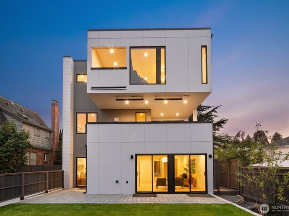 3854 Cascadia Avenue S, Seattle WA 98118