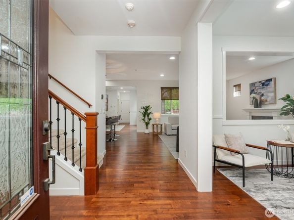 10269 Eastridge Drive NE, Redmond WA 98053