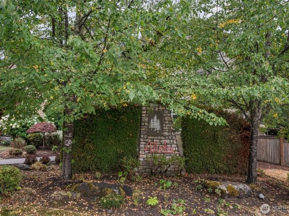 10269 Eastridge Drive NE, Redmond WA 98053