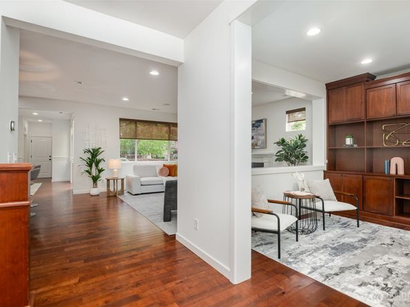 10269 Eastridge Drive NE, Redmond WA 98053
