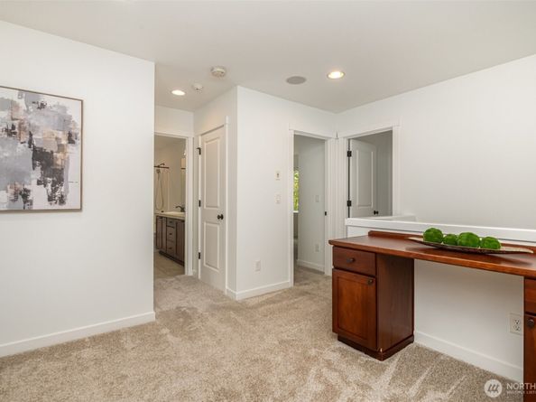 10269 Eastridge Drive NE, Redmond WA 98053