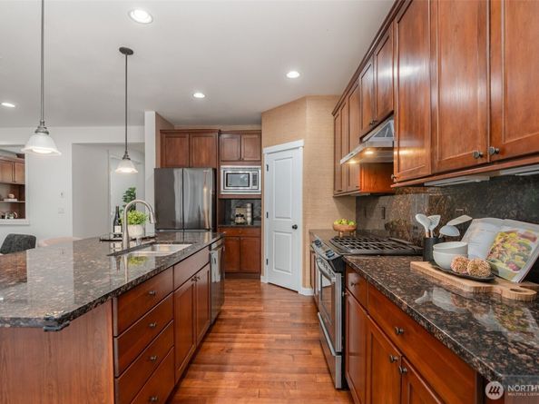10269 Eastridge Drive NE, Redmond WA 98053