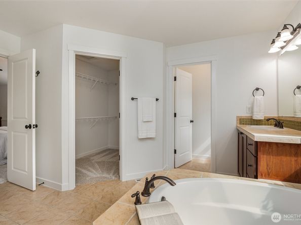10269 Eastridge Drive NE, Redmond WA 98053