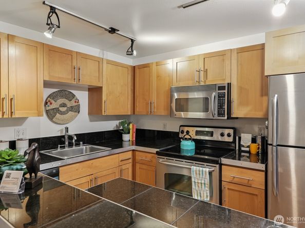 3661 Phinney Avenue N 101, Seattle WA 98103