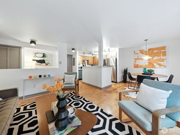 3661 Phinney Avenue N 101, Seattle WA 98103