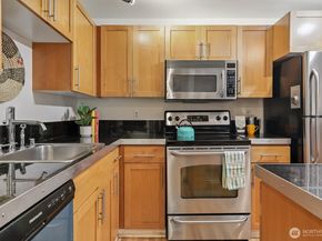3661 Phinney Avenue N 101, Seattle WA 98103