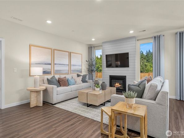 3959 McCormick Village Drive, Bremerton WA 98312