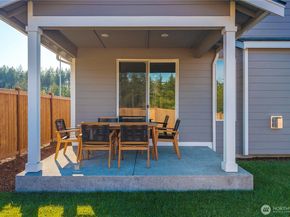 3959 McCormick Village Drive, Bremerton WA 98312