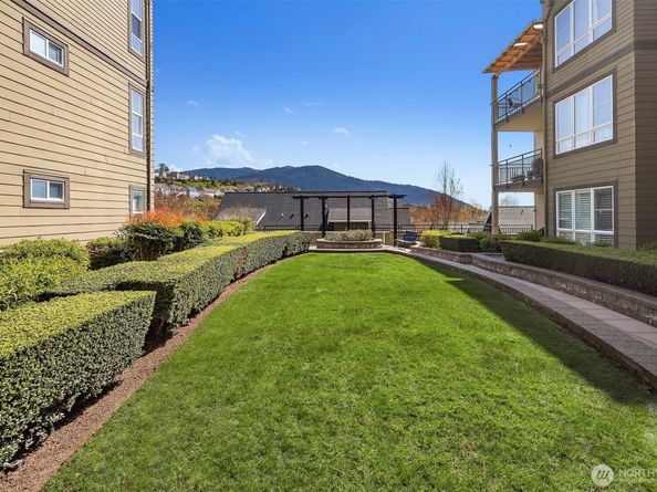 1840 25th Avenue NE 412, Issaquah WA 98029
