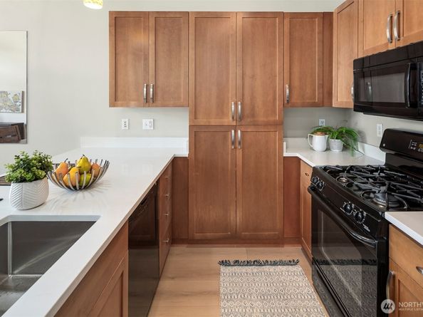 1840 25th Avenue NE 412, Issaquah WA 98029