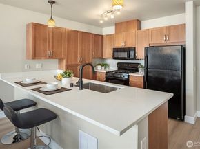 1840 25th Avenue NE 412, Issaquah WA 98029