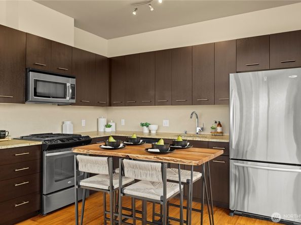 2960 Eastlake Avenue E 403, Seattle WA 98102