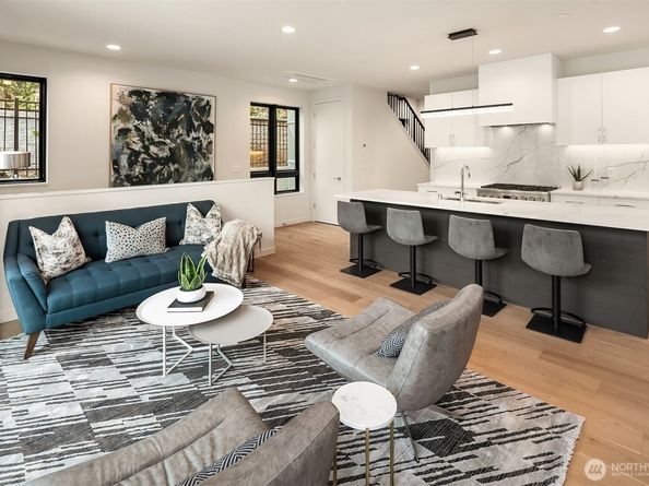 282 118th Avenue SE, Bellevue WA 98005