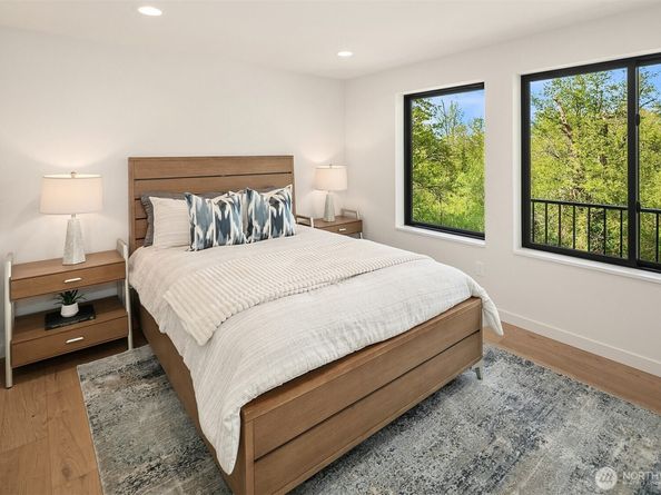 282 118th Avenue SE, Bellevue WA 98005
